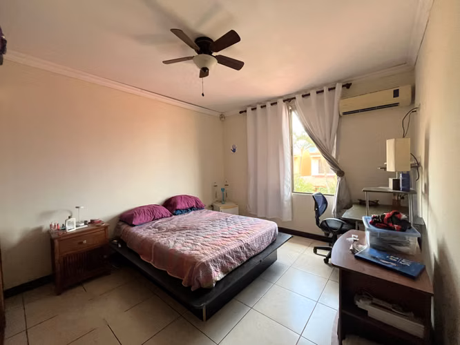 CASA 4 HABITACIONES VENTA RESIDENCIAL MONTANA POZOS SANTA ANA EM494