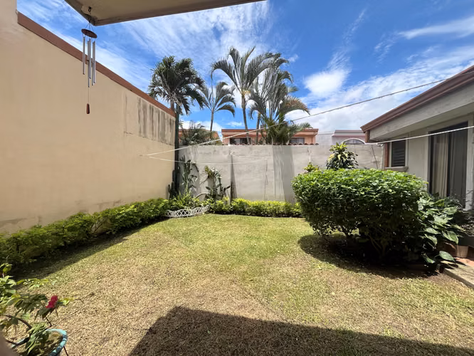 CASA 4 HABITACIONES VENTA RESIDENCIAL MONTANA POZOS SANTA ANA EM494