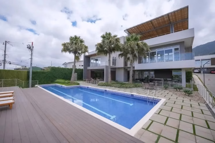 SAN ANTONIO ESCAZU¡ CASA MODERNA CON LINEA BLANCA 3HAB/ 2.5 BAÑOS - Imagen 18