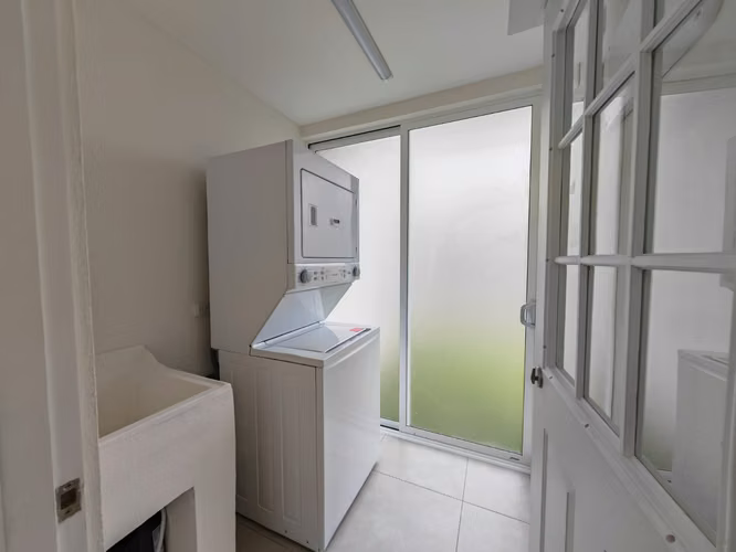 SAN ANTONIO ESCAZU¡ CASA MODERNA CON LINEA BLANCA 3HAB/ 2.5 BAÑOS - Imagen 19