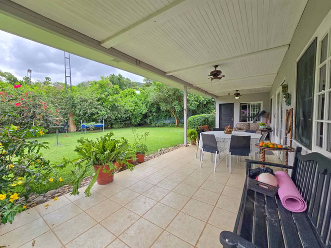 PROPIEDAD DE 3 CASAS DE UNA SOLA PLANTA CON 2.742 M2 DE LOTE EN SANTA ANA PIEDADES