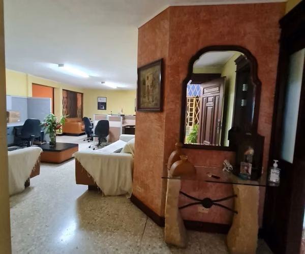VCARH-3775 ROHRMOSER BEAUTIFUL AND SPACIOUS HOUSE WITH MIXED LAND USE PERMITS