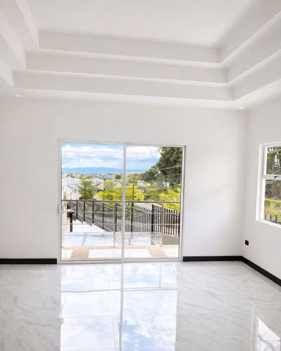 VENTA DE AMPLIA Y LUJOSA CASA, SANTO DOMINGO DE HEREDIA