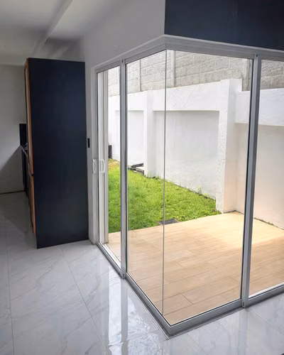 VENTA DE AMPLIA Y LUJOSA CASA, SANTO DOMINGO DE HEREDIA