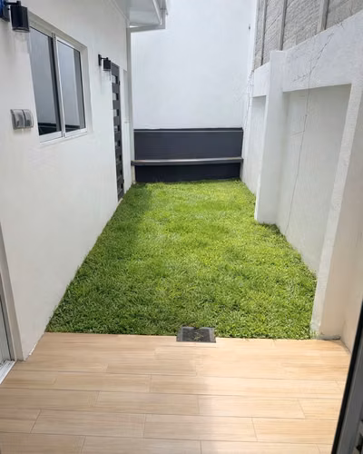 VENTA DE AMPLIA Y LUJOSA CASA, SANTO DOMINGO DE HEREDIA