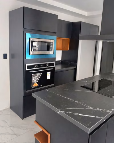 VENTA DE AMPLIA Y LUJOSA CASA, SANTO DOMINGO DE HEREDIA