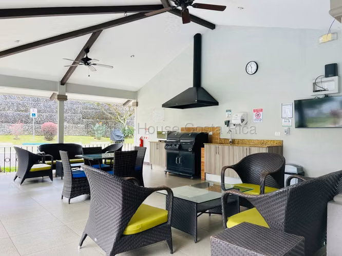 Moderna Casa en Condominio en Heredia | 3 Habitaciones, Patio y Amenidades - Imagen 12
