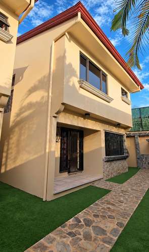 Alquiler de Casa, Residencial Doña Claudia (Ciudad Cariari), ubicación estratégica.