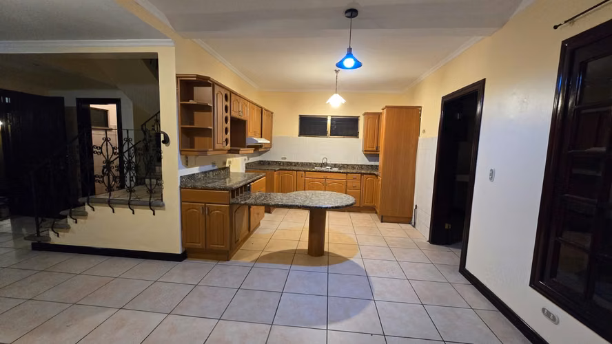 Alquiler de Casa,  Bosques de Doña Claudia (Ciudad Cariari), ubicación privilegiada. - Imagen 10