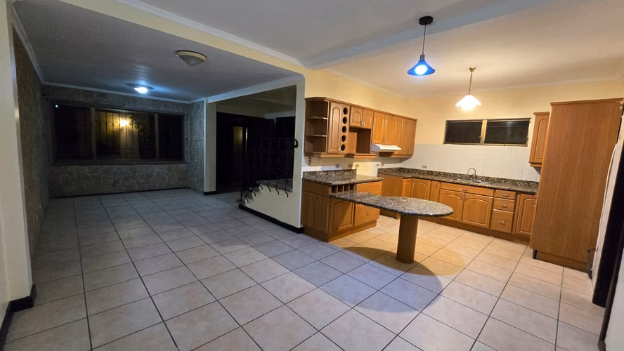 Alquiler de Casa,  Bosques de Doña Claudia (Ciudad Cariari), ubicación privilegiada. - Imagen 9