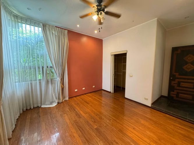 Venta de casa en Valle del Sol. Santa Ana · San José · 5 hab · 1600 m²