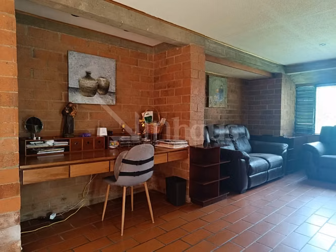 Alquiler de casa con amplio jardín verde en San Antonio - Imagen 13