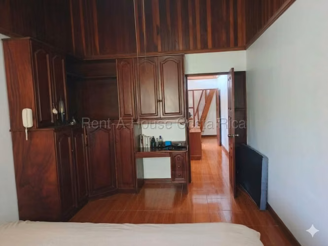 Casa en Venta en Santa Ana – Amplia, Elegante y con Excelente Ubicación - Un Nivel