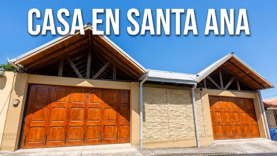 House for Sale in Santa Ana – Spacious Layout and Prime Location