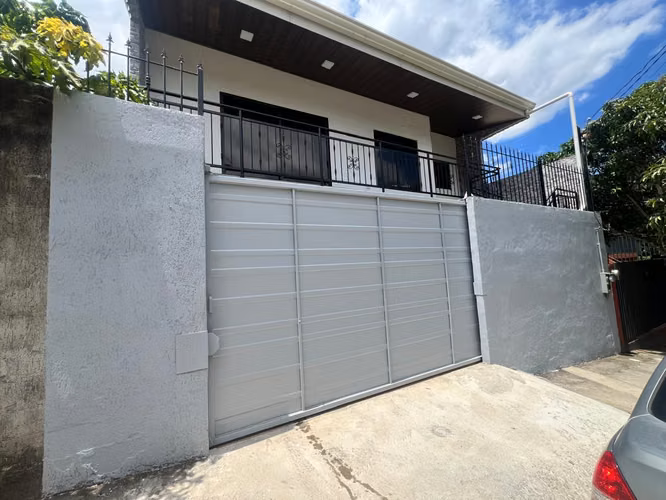 EXCLUSIVA CASA EN ALQUILER