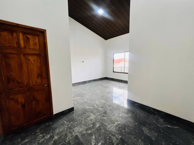 EXCLUSIVA CASA EN ALQUILER