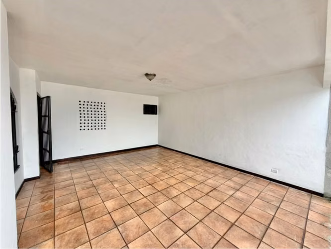 Propiedad con 2 Apartamentos Independientes en Trejos Montealegre, San Rafael, Escazú