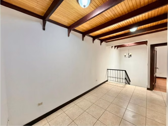 Propiedad con 2 Apartamentos Independientes en Trejos Montealegre, San Rafael, Escazú