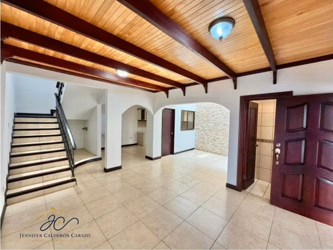 Propiedad con 2 Apartamentos Independientes en Trejos Montealegre, San Rafael, Escazú