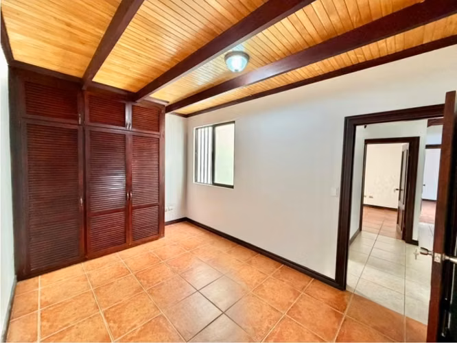 Propiedad con 2 Apartamentos Independientes en Trejos Montealegre, San Rafael, Escazú