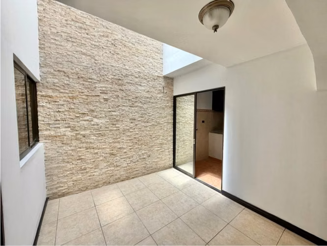 Propiedad con 2 Apartamentos Independientes en Trejos Montealegre, San Rafael, Escazú
