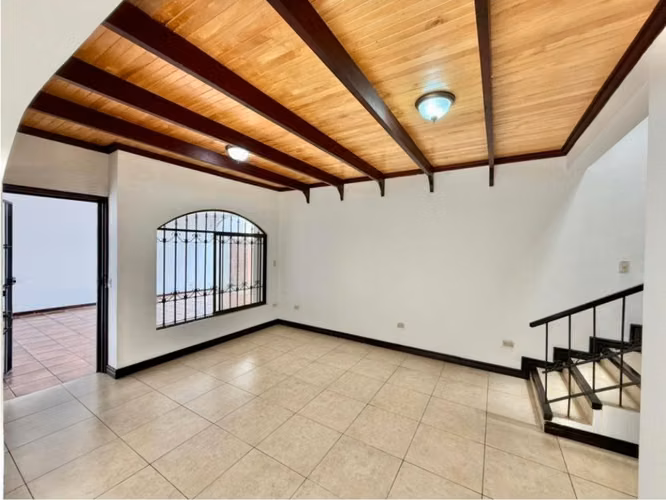 Propiedad con 2 Apartamentos Independientes en Trejos Montealegre, San Rafael, Escazú
