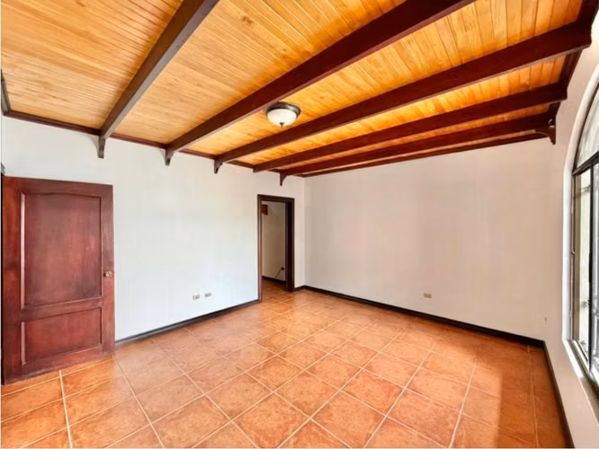 Propiedad con 2 Apartamentos Independientes en Trejos Montealegre, San Rafael, Escazú