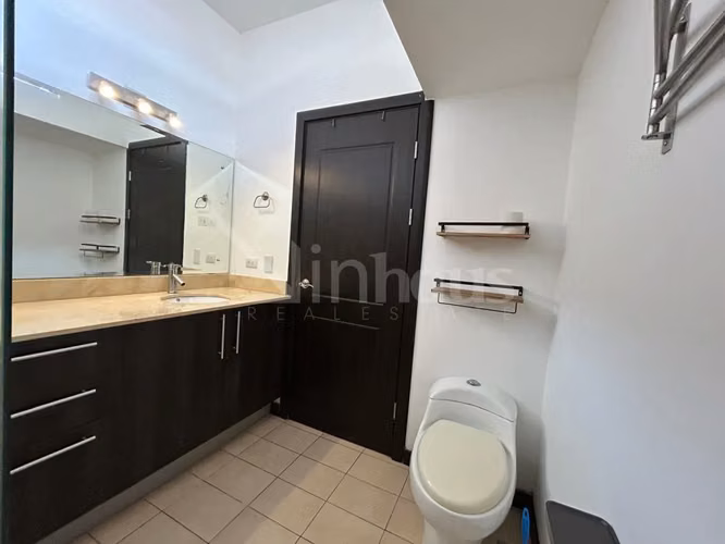 Alquiler de casa con línea blanca en Escazu