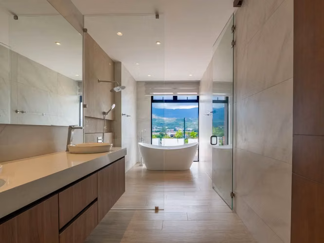 VENTA DE CASA EN VISTA REAL CON VISTA ESPECTACULAR EN SANTA ANA 4929