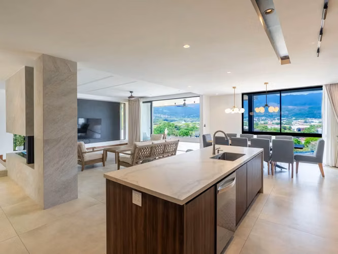 VENTA DE CASA EN VISTA REAL CON VISTA ESPECTACULAR EN SANTA ANA 4929