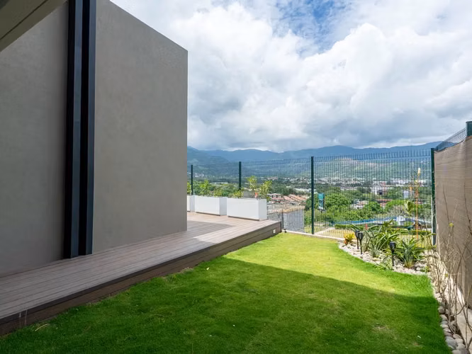 VENTA DE CASA EN VISTA REAL CON VISTA ESPECTACULAR EN SANTA ANA 4929
