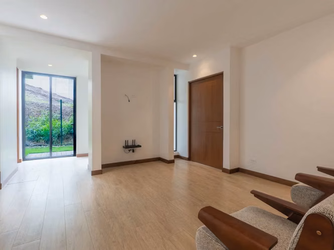 VENTA DE CASA EN VISTA REAL CON VISTA ESPECTACULAR EN SANTA ANA 4929