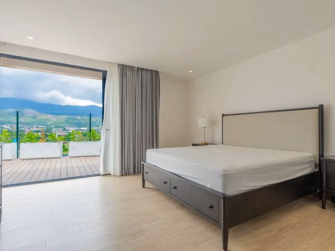 VENTA DE CASA EN VISTA REAL CON VISTA ESPECTACULAR EN SANTA ANA 4929