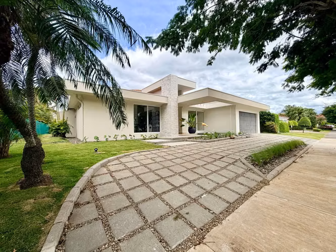VENTA DE CASA EN BOSQUES DE LINDORA 4921