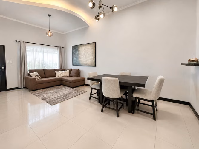 House for Sale. Single-story home in Lomas de Montes de Oca. 3 Bedrooms. Impeccable!
