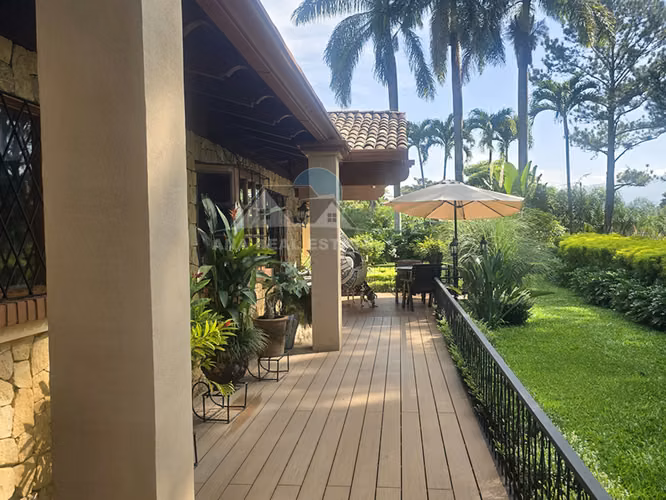 Espectacular propiedad con piscina en La Garita de Alajuela - Imagen 6