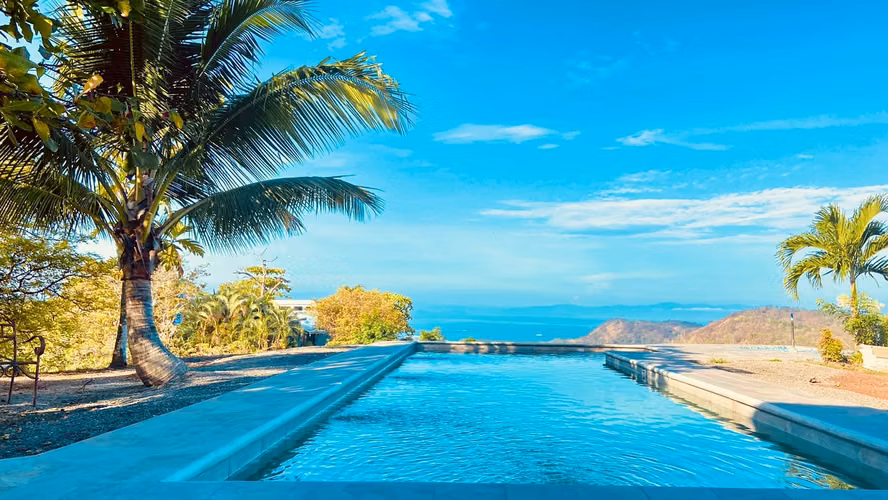 Espectacular casa amueblada con vistas al océano, piscina privada y jacuzzi