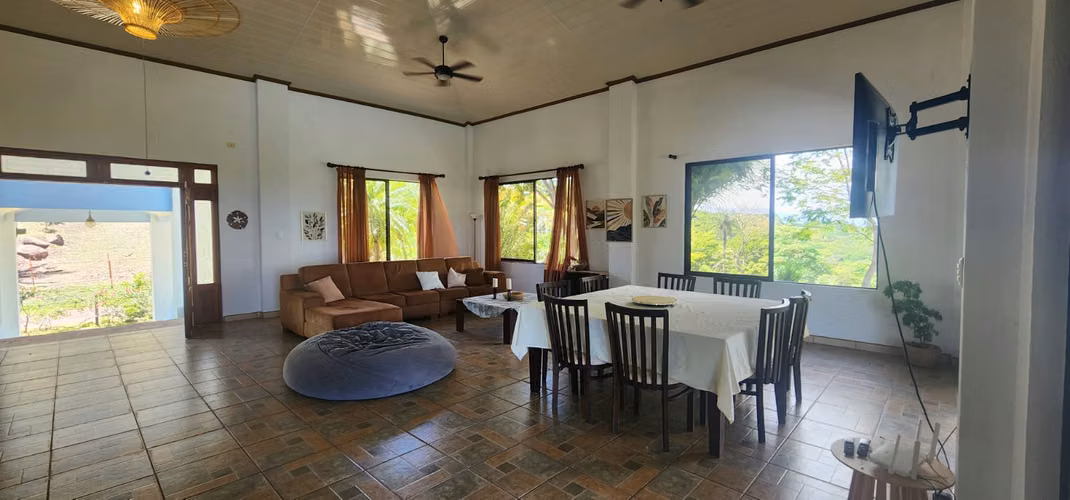Espectacular casa amueblada con vistas al océano, piscina privada y jacuzzi
