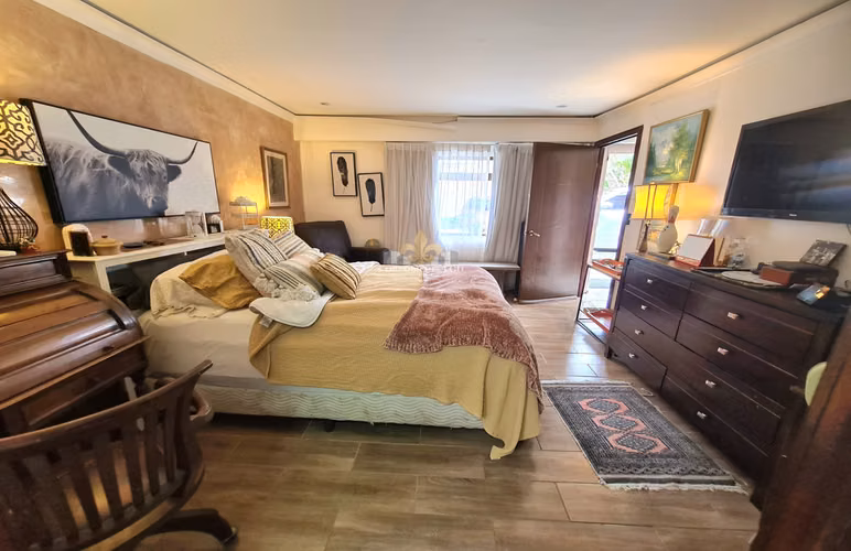 Se Alquila Encantadora casa indepediente de un solo nivel, con bellos espacios en Escazú. - Imagen 13