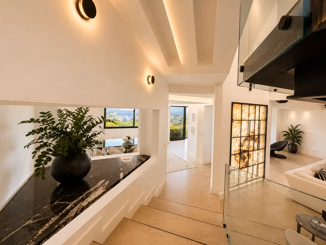VENTA DE CASA DE LUJO EN CONDOMINIO VILLA REAL, SANTA ANA