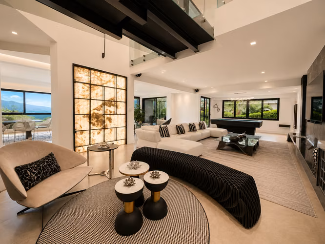 VENTA DE CASA DE LUJO EN CONDOMINIO VILLA REAL, SANTA ANA