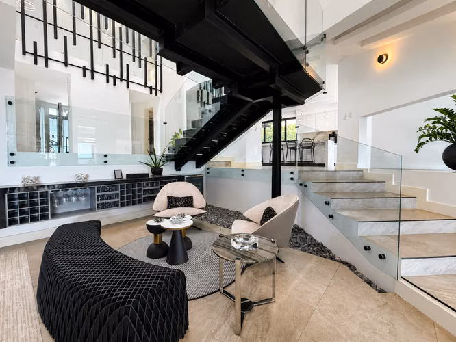 VENTA DE CASA DE LUJO EN CONDOMINIO VILLA REAL, SANTA ANA