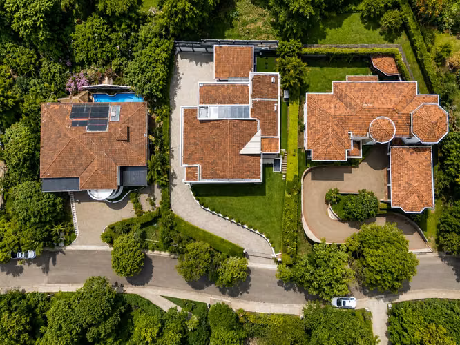VENTA DE CASA DE LUJO EN CONDOMINIO VILLA REAL, SANTA ANA