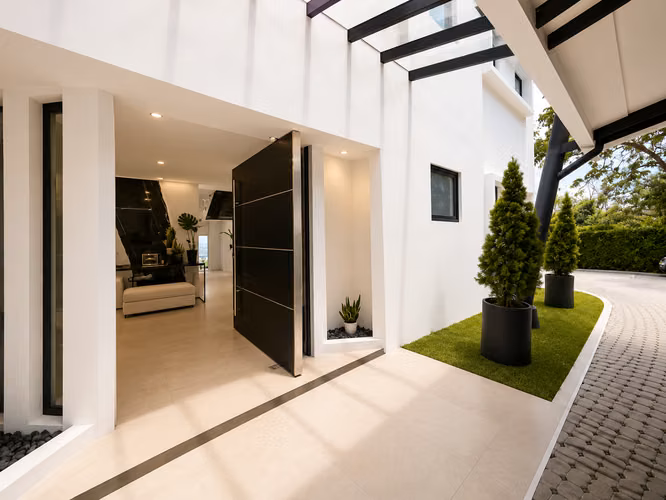 VENTA DE CASA DE LUJO EN CONDOMINIO VILLA REAL, SANTA ANA