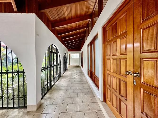 Rohrmoser - Casa 11 oficinas + 8 parqueos + Ubicación de Lujo!
