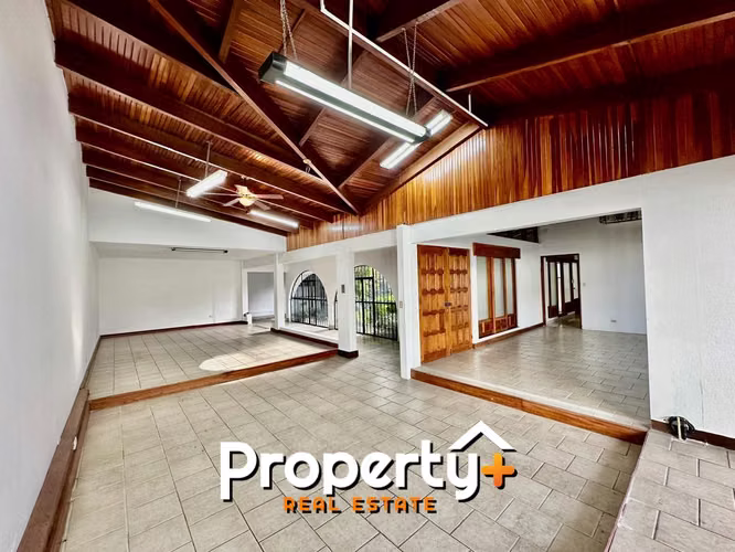 Rohrmoser - House 11 offices + 8 parking lots + Luxury Location!