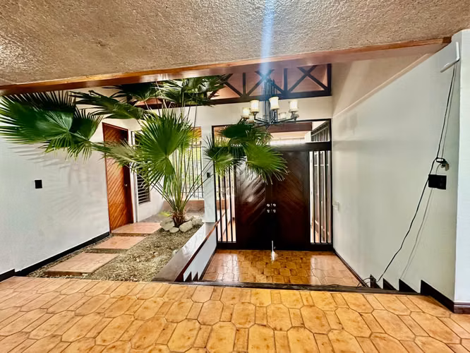Rohrmoser - Casa esquinera para oficinas - 1285m terreno