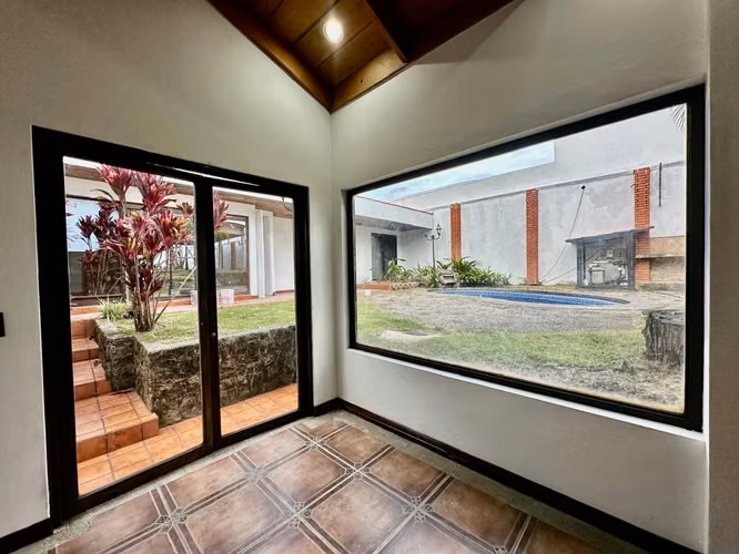 Rohrmoser - Casa esquinera para oficinas - 1285m terreno