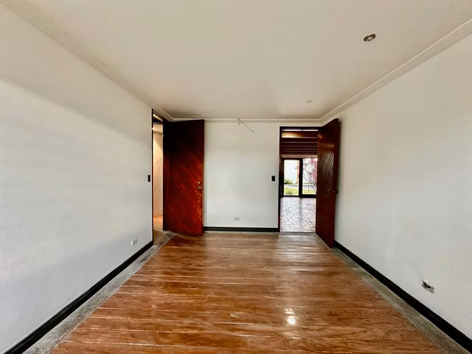 Rohrmoser - Casa esquinera para oficinas - 1285m terreno