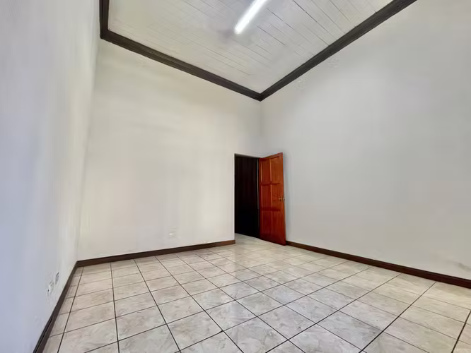 Oficina en Alquiler en el Centro de Heredia
